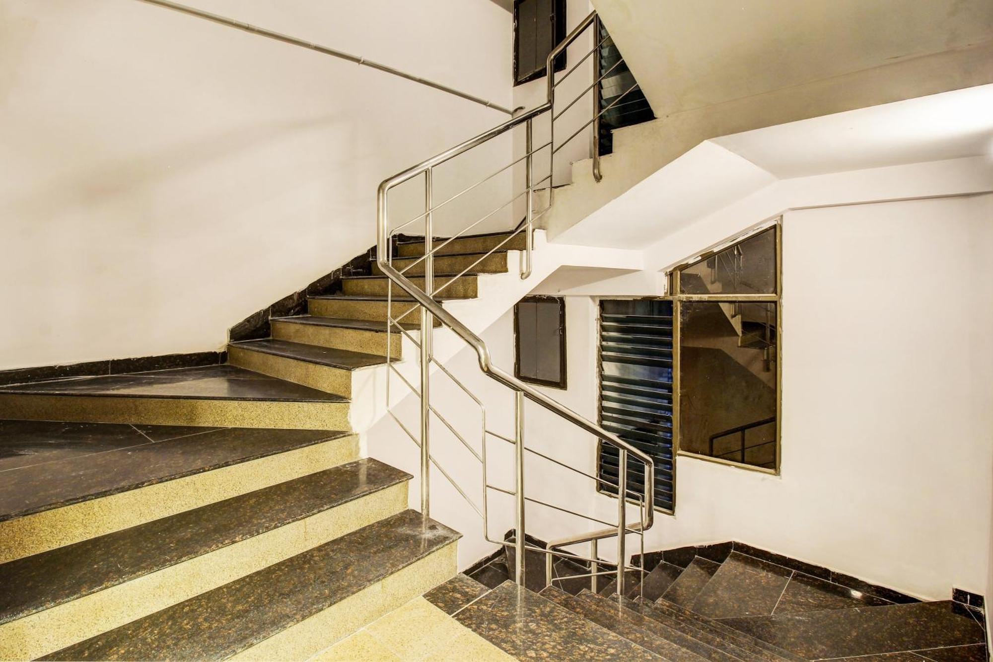 Super Townhouse Rcc Hotel Banjara Hills Haidarábád Kültér fotó